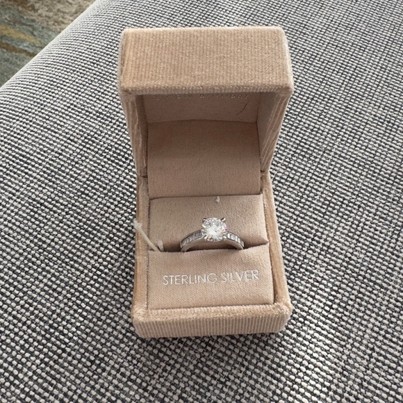 “Elegance Defined: Sterling Silver Solitaire Ring" 1.5 inch d - Picture 2 of 4